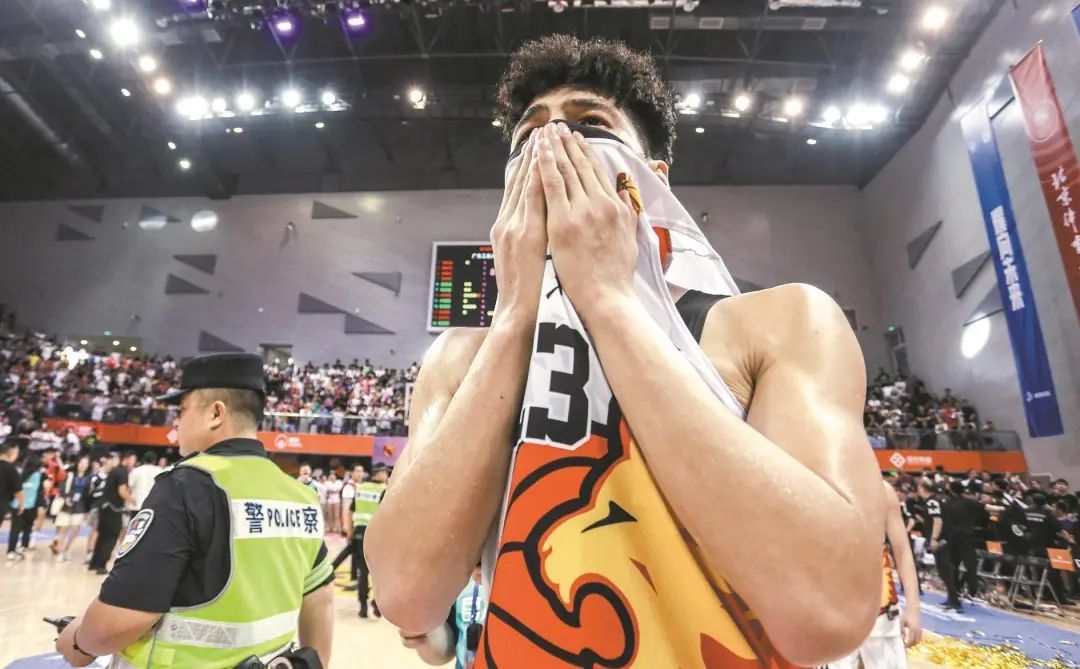陈国豪和广工男篮 含蓄 魔兽 和低调 群狮