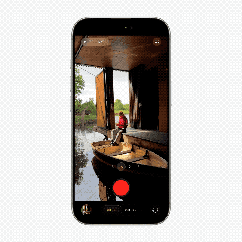 iPhone系统最激进更新来了!iOS 26变玻璃,苹果AI“明年再说”