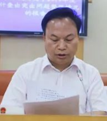 黄晓文，政治品行恶劣，匿名诬告，有意陷害他人，威胁他人人身安全