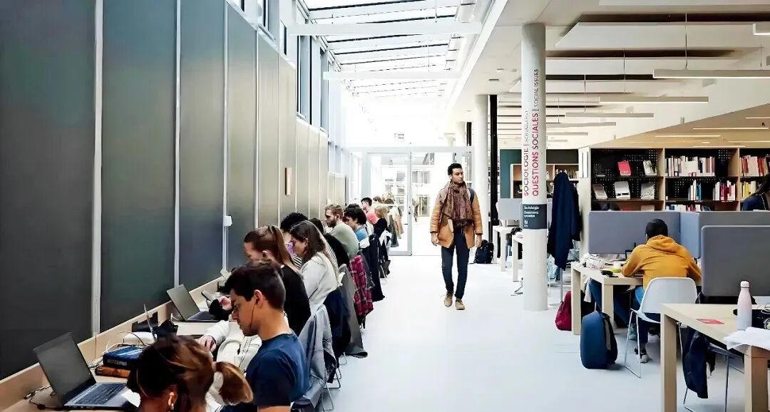 巴黎政治大学图书馆阅览室 图/巴黎政治大学官网