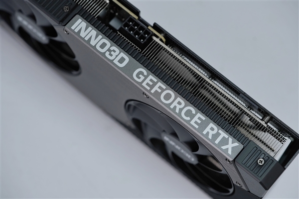 小巧双槽!映众RTX 5060 Ti曜夜16GB显卡图赏