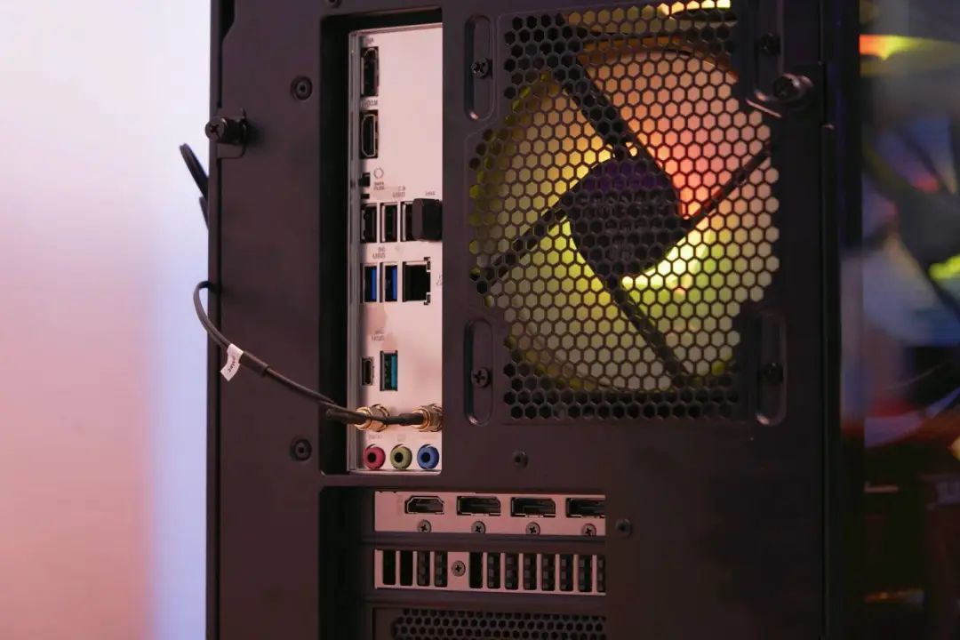 ROG 魔霸 9X 评测:为情绪价值而生的游戏机器,不止有 RTX 5080