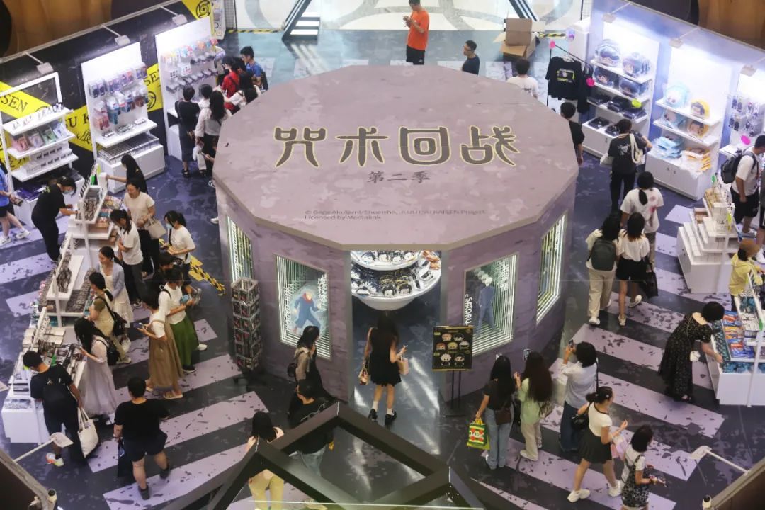 谷子经济席卷商场,带动了传统百货商店的人气。(图/IC photo)