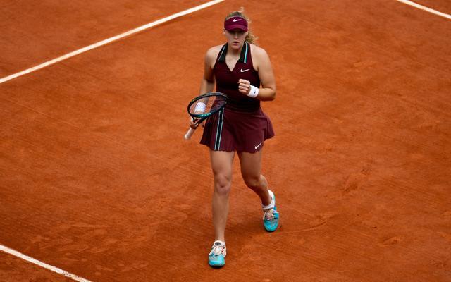 女单Top8有6人进8强!复出3个月打破40年历史,法网最强黑马产生