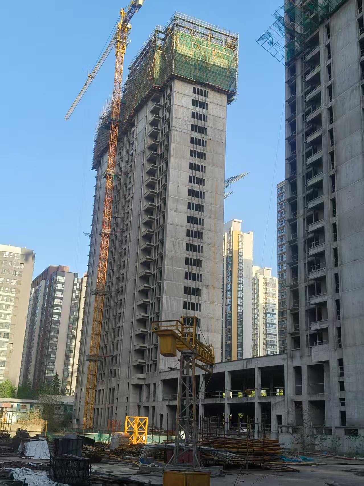 2025年4月,贞观首府项目仍处于停工状态。本文图片均为受访者供图
