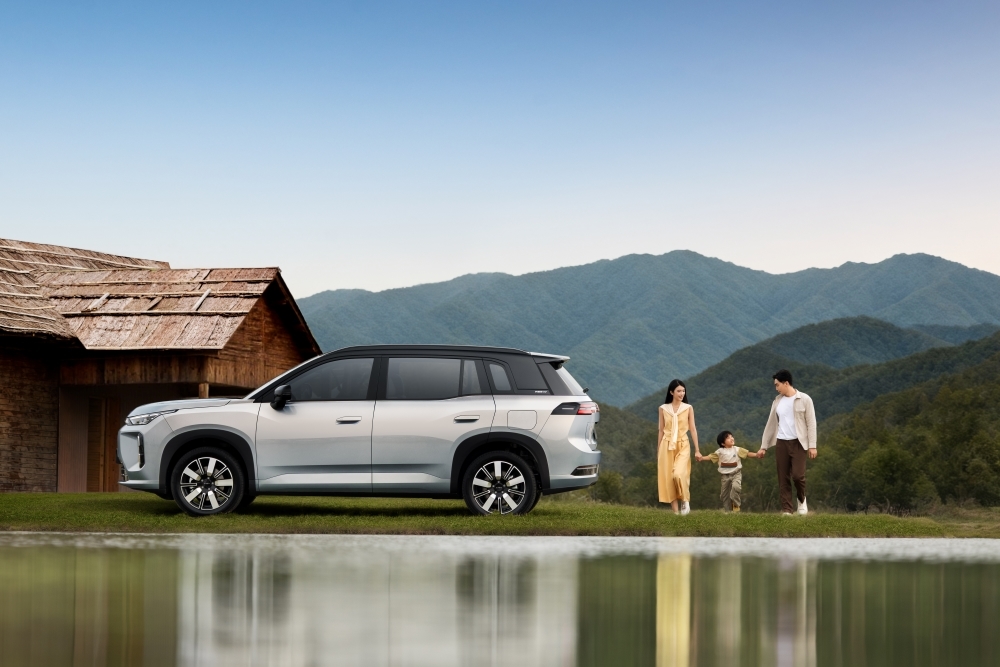 科大讯飞勇闯汽车“新战场”,百万级听感平权真的来了