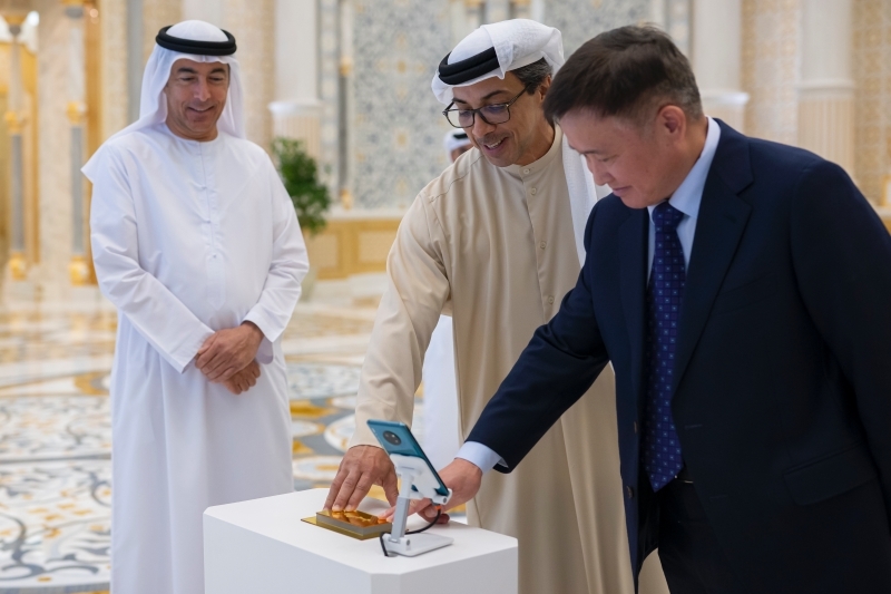 潘功胜、曼苏尔、哈立德见证两国快速支付系统互联