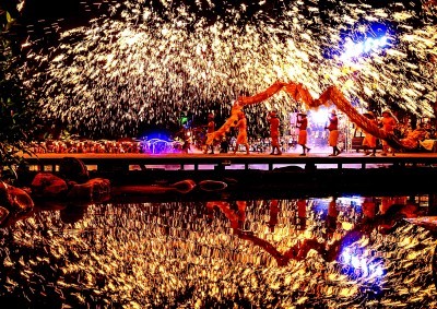 赏秋色 品文化 逛小城 “加长版”假期再掀文旅热潮