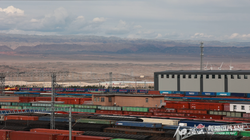 春日里的阿拉山口站。宋玉龙摄。