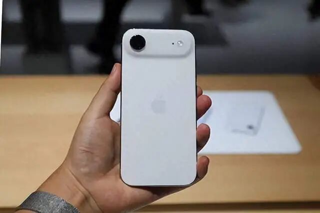 苹果轻薄机iPhoneAir扑街了,国产厂商们,为何还跟风?