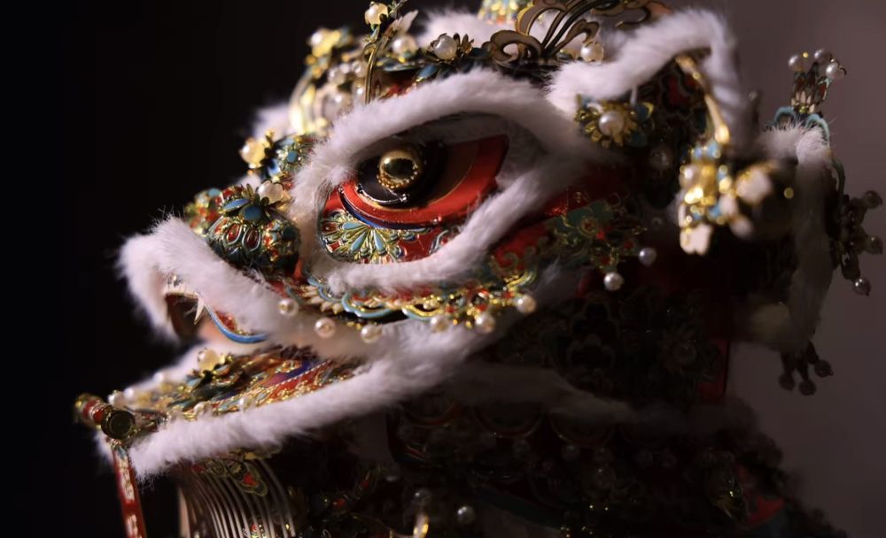 这是东莞微石文化科技有限公司(拼酷)展厅内展出的“醒狮”潮玩。新华社记者 李嘉乐 摄