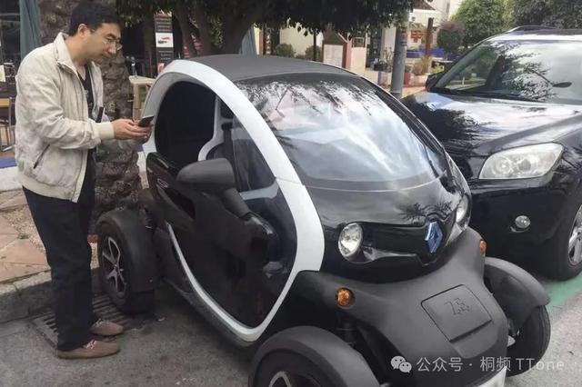 2015年 朱江明在瓦伦西亚街头看到Twizy 2015年 朱江明在瓦伦西亚街头看到Twizy