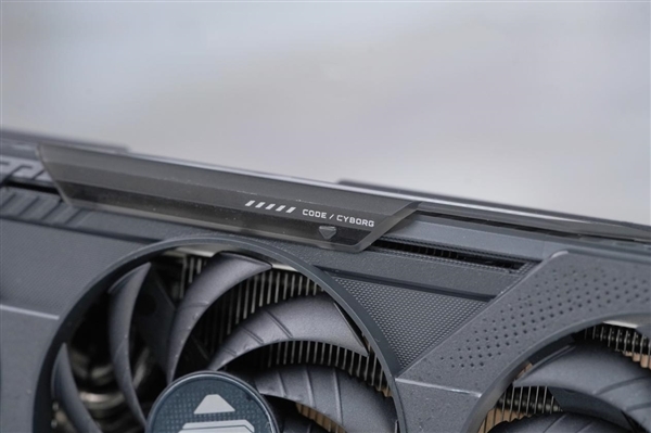 巧妙滑块设计!技嘉RTX 5060 Ti GAMING OC 16GB魔鹰图赏