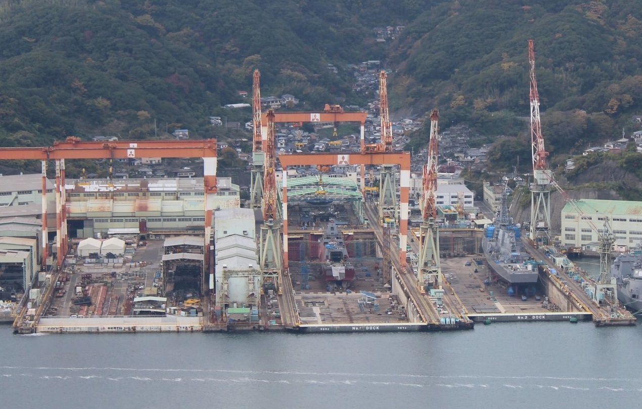 三菱重工长崎造船厂局部图,从左至右分别为倾斜船台、建造船坞(1号船坞)与舾装维修船坞(2号船坞) 社交媒体
