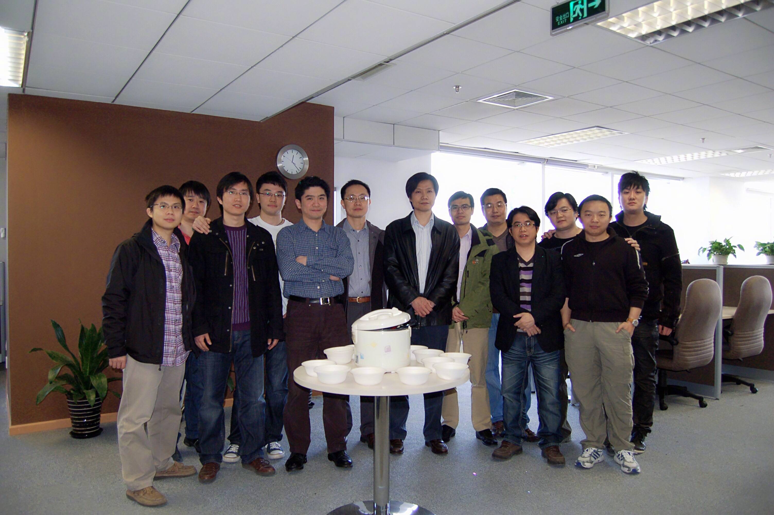 早报|iPhone 在美价格最高或涨至 1.6 万元/雷军谈小米 15 周年:这只是开始/天津社保卡支持坐高铁