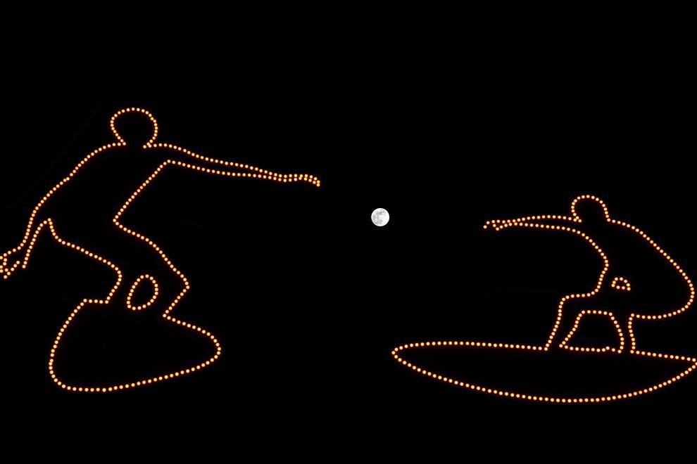 ↑亚布力拍摄的圆月。新华社记者 连振 摄