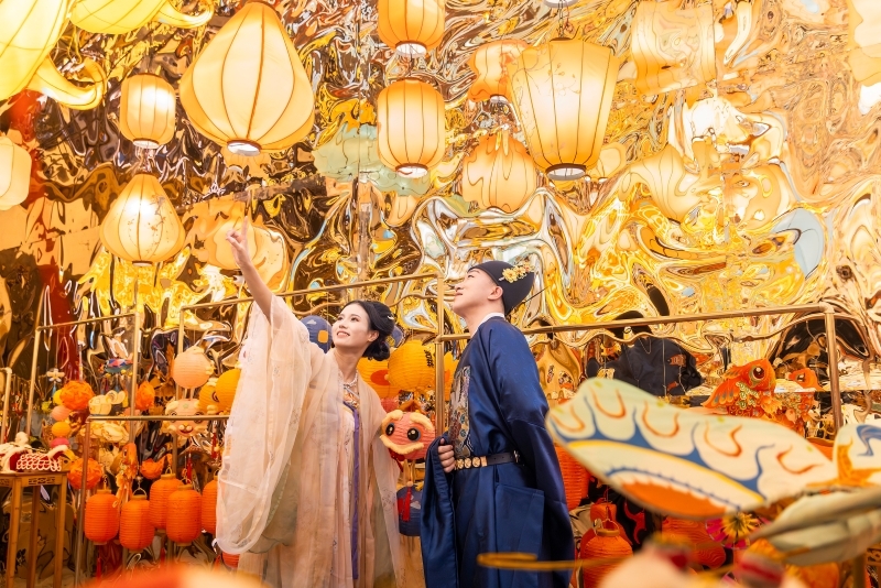 游客在重庆松溉古镇游览。图片来源:视觉中国