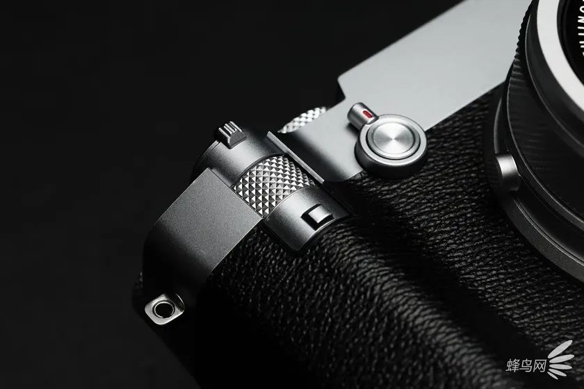 便携中画幅的极致影像 富士GFX100RF评测