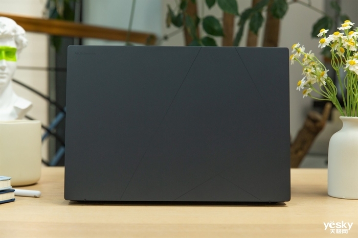 华硕灵耀14 双屏 2025评测:第二代酷睿Ultra 9加持,五种模式更灵活