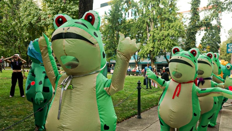 当地时间10月18日,在波特兰示威的人们。 波特兰《威拉米特周报》