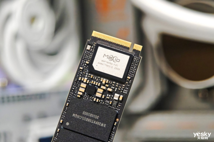 高性能无缓Gen 5打造AI PC应用基石 宏碁掠夺者GM9 4TB固态硬盘评测