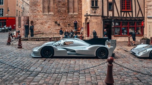 世界唯一一辆!保时捷发布可合法上路的勒芒赛车