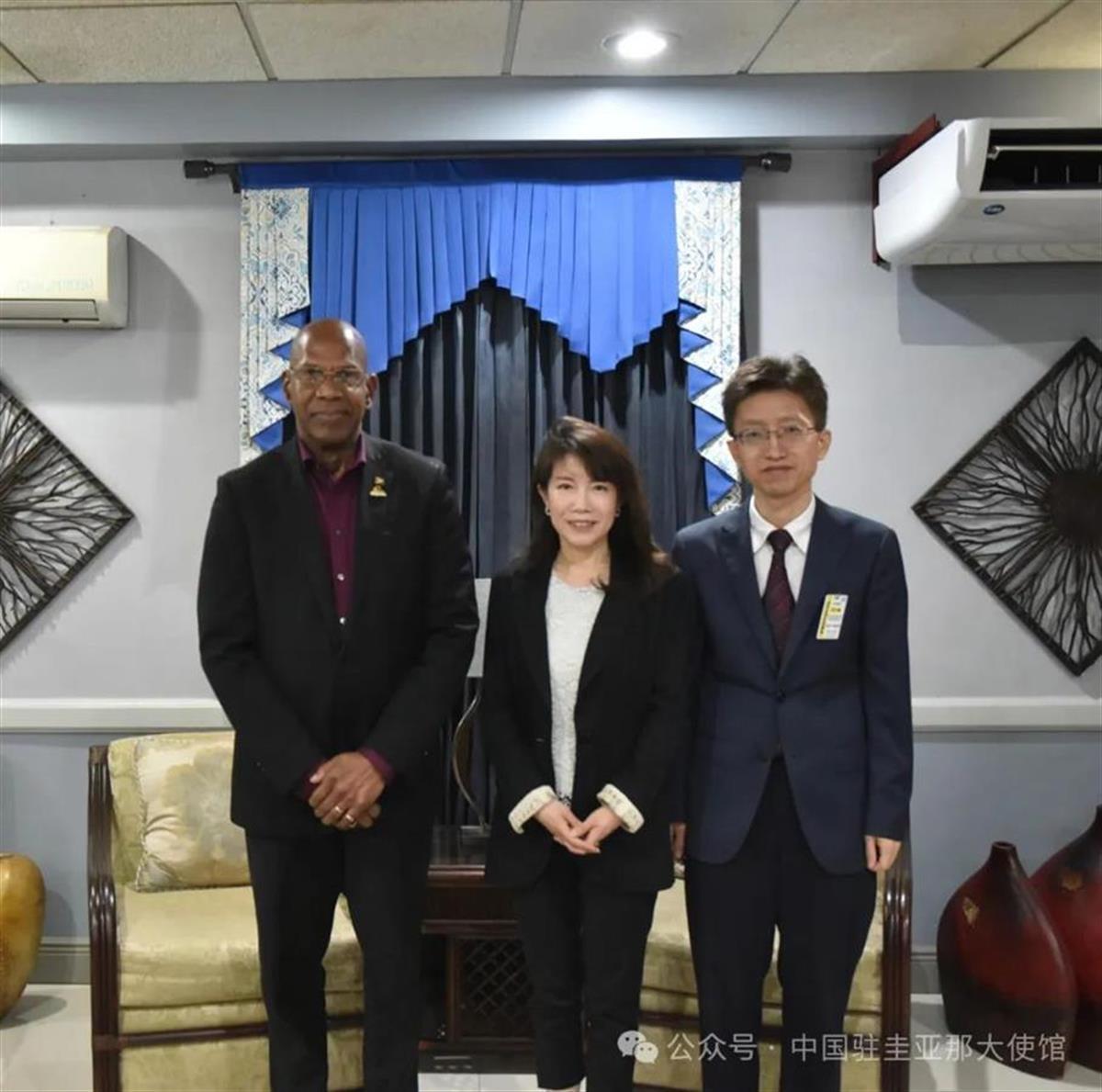 杨洋.jpg
