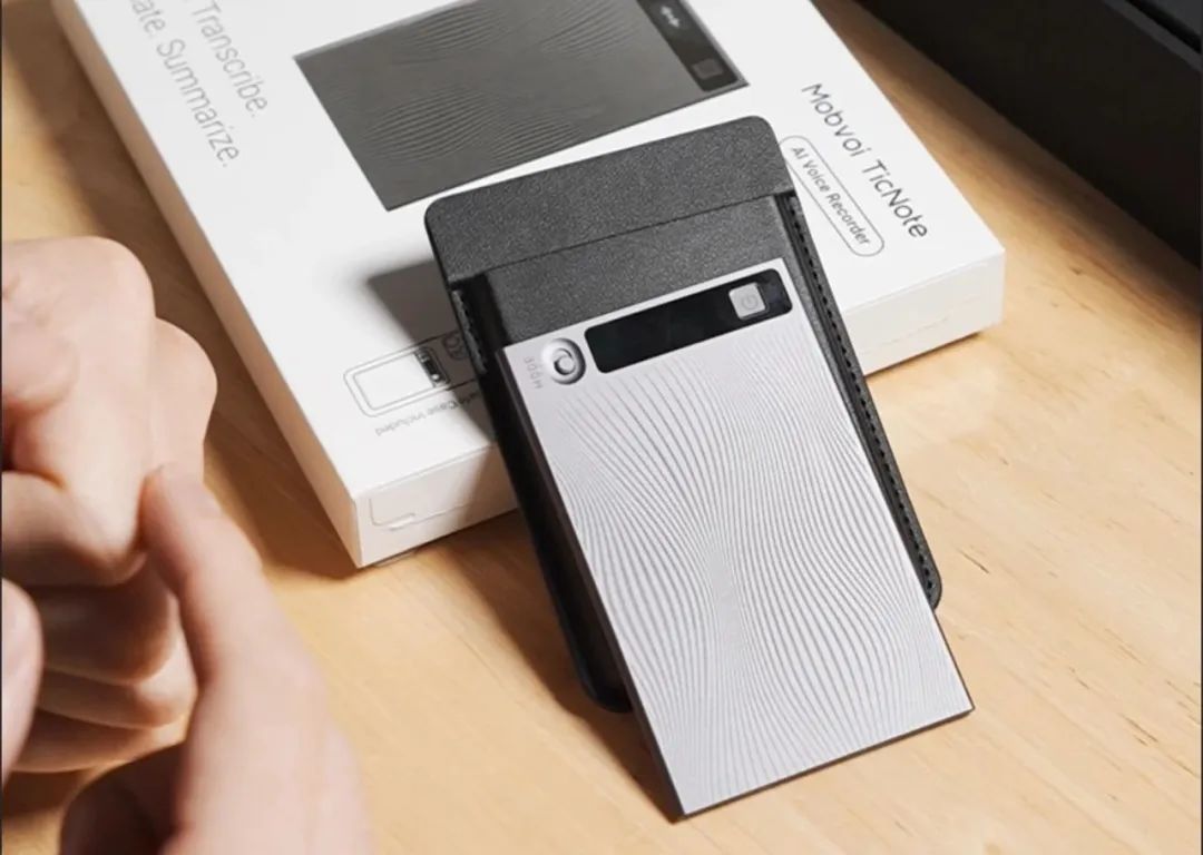 一个被 AI 硬件伤害了十年的创业者,又做了一个 AI 硬件