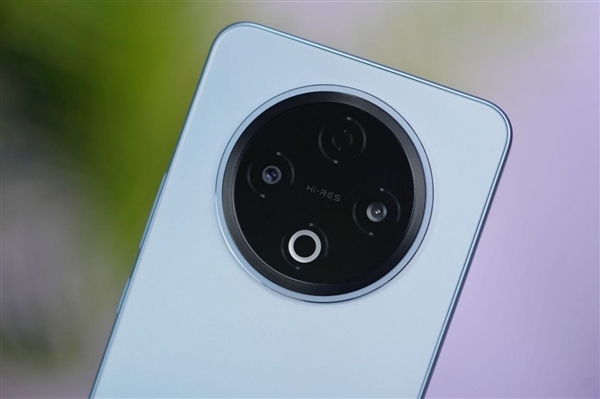 8200mAh双灭霸手机!vivo Y500图赏