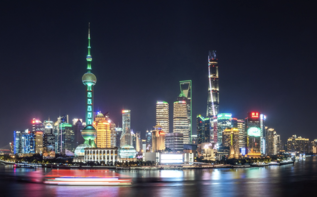 “十五五”规划建议提出,建设现代化产业体系、建设贸易强国、高水平科技自立自强等,这些都与上海“五个中心”建设紧密相关。图源:新华社