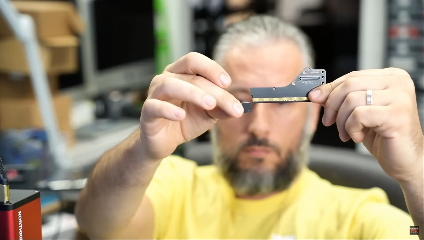 英伟达模块化设计遭炮轰:约 1 万美元显卡无备件,被迫成废品