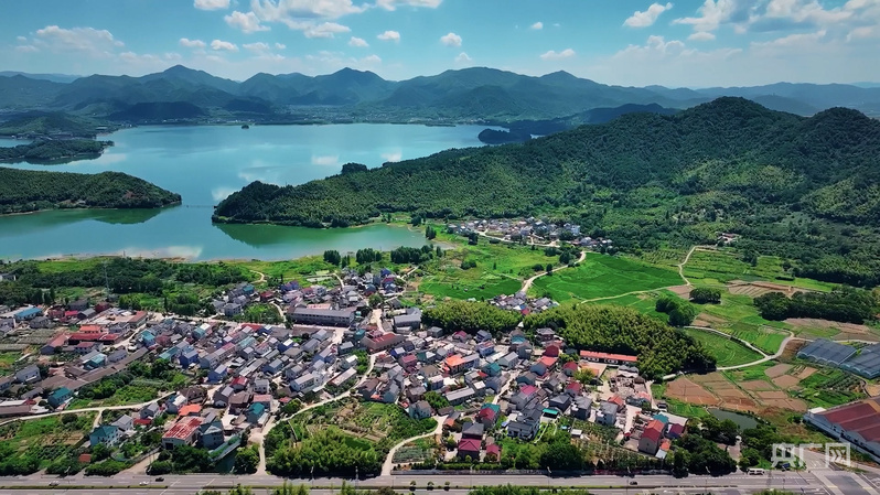 《沿着纬度听中国》第一集《山的眷恋》剧照