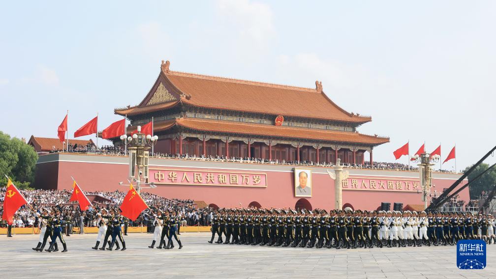 9月3日,纪念中国人民抗日战争暨世界反法西斯战争胜利80周年大会在北京隆重举行。这是中国人民解放军仪仗方队接受检阅。新华社记者 王菲 摄