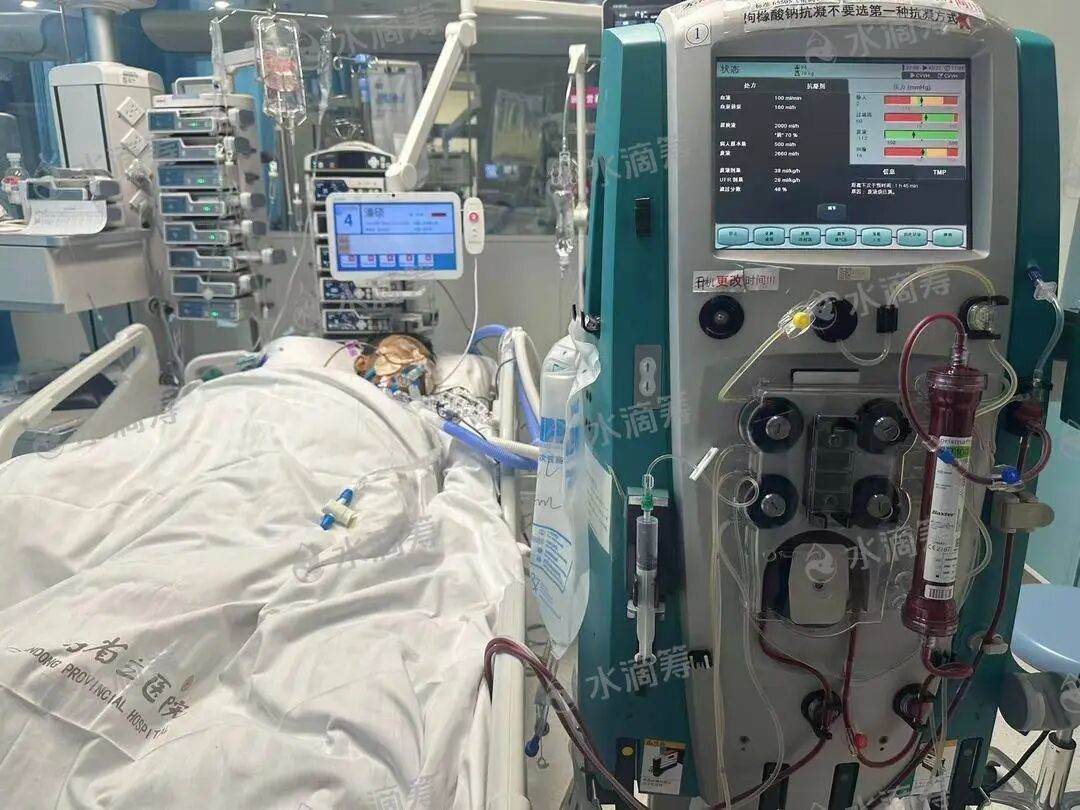 潘硕在ICU抢救期间照片。图据潘硕家属发布于筹款平台