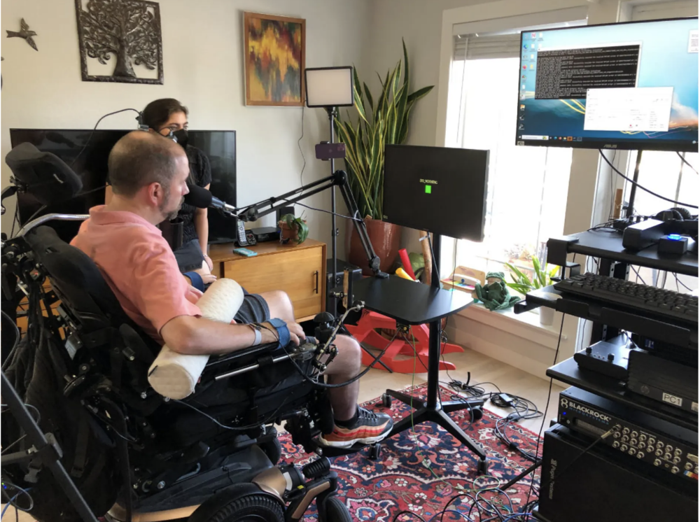 让渐冻症患者实时对话、“哼唱”旋律!美国高校脑机接口新进展,延迟仅10ms