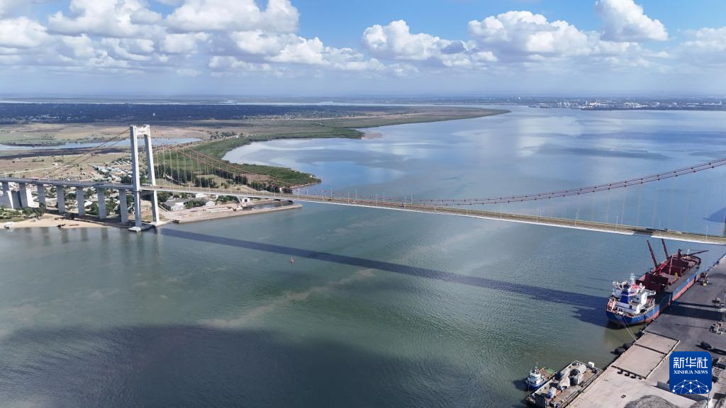 这是5月24日拍摄的莫桑比克马普托大桥（无人机照片）。新华社记者 刘杰 摄