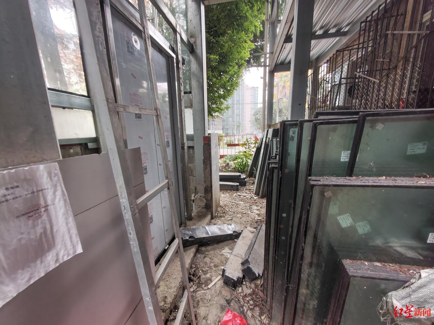 ▲李女士所在单元楼的电梯还未完工