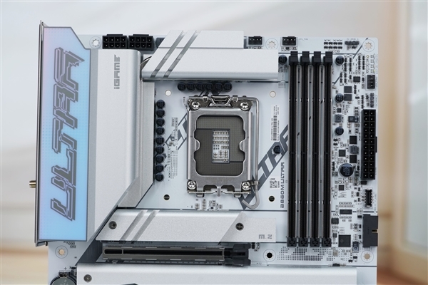 波普艺术高颜值!七彩虹iGame B860M Ultra V20主板图赏