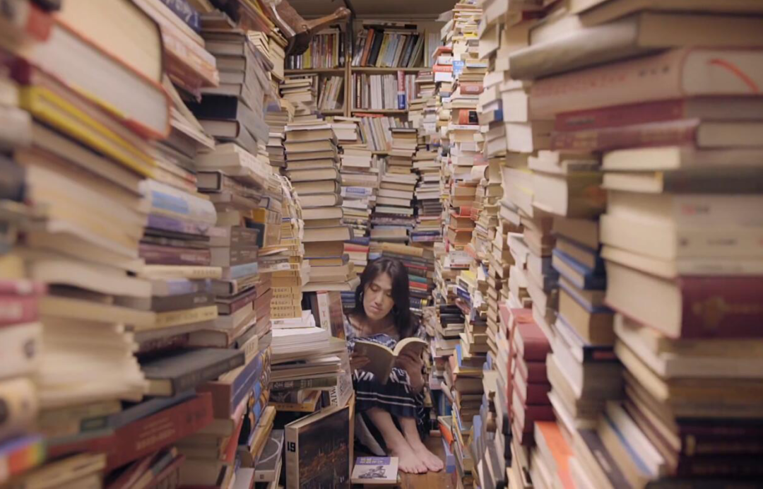 《但是还有书籍》剧照