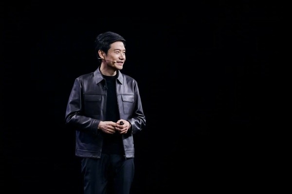 罗永浩发文支持雷军:绿牌对汽车工业设计是毁灭性的