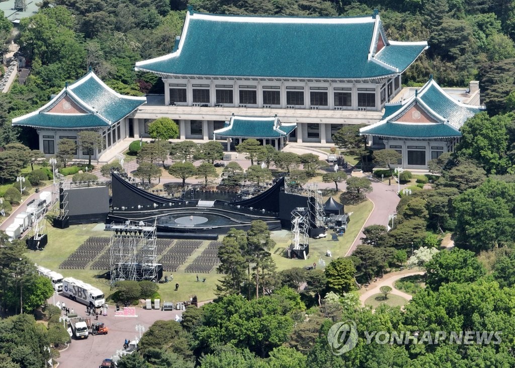 青瓦台,韩国此前历任总统的办公地点,在尹锡悦将总统办公室迁至国防部大楼后改向公众开放。 资料图:韩联社