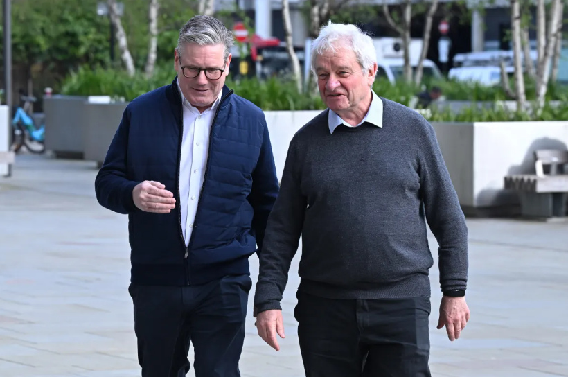 斯塔默与保罗·纳斯(右) 《泰晤士时报》