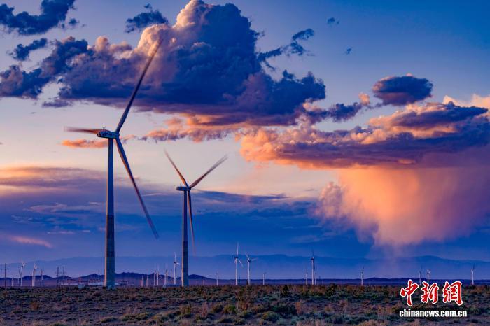 木垒县戈壁风能项目。卞红山 摄