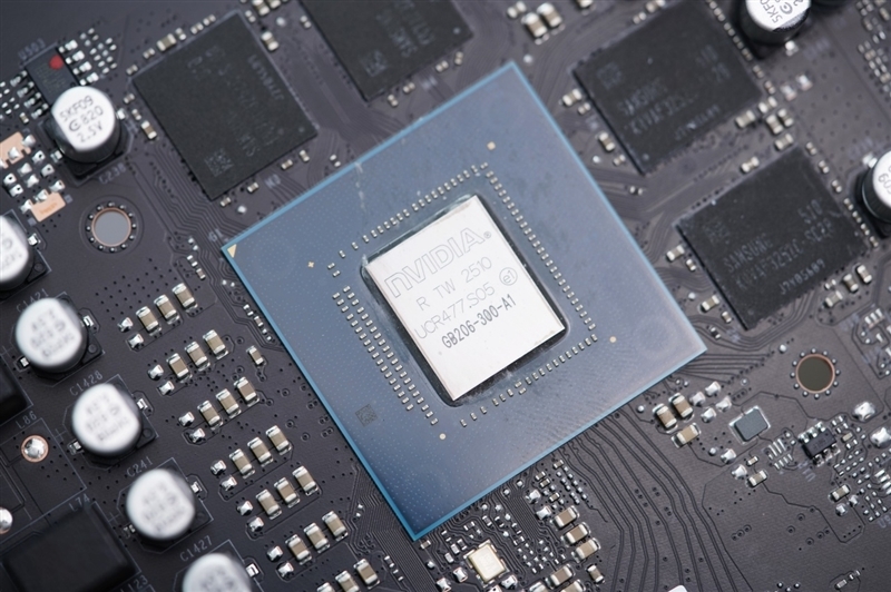 影驰RTX 5060 Ti金属大师白金版16GB MAX OC评测:DLSS 4加持4K游戏轻松流畅 纯白设计完美匹配影驰全家桶