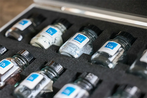 Tradium GmbH公司库存的稀土样品 彭博社