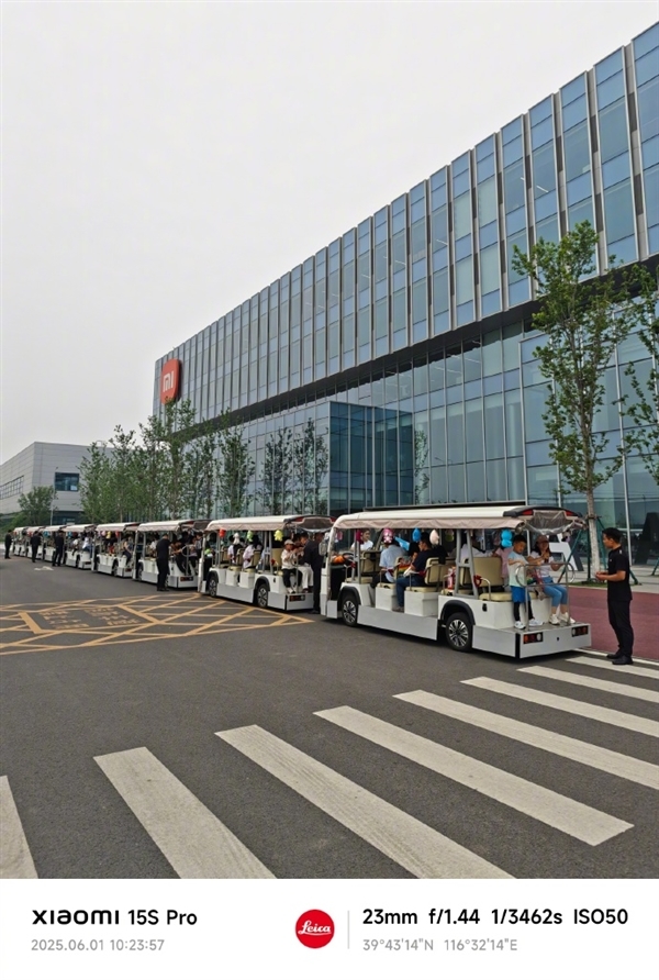 六一儿童节 小米家属到访小米汽车工厂 秒变儿童游乐园