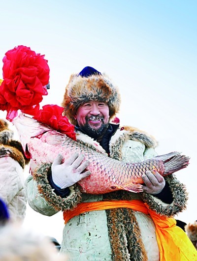 新疆维吾尔自治区70年发展成就斐然——同心共筑梦 天山绽新颜