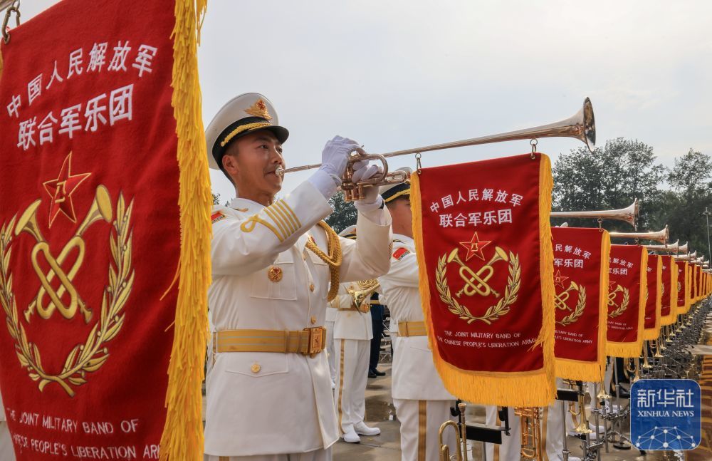 ↑ 中国人民解放军联合军乐团在进行训练（8月12日摄）。新华社记者 殷刚 摄