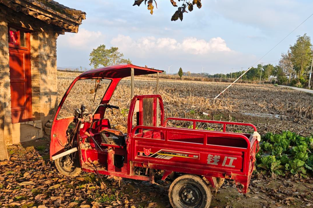 ▲李某某失联后留下来的三轮车