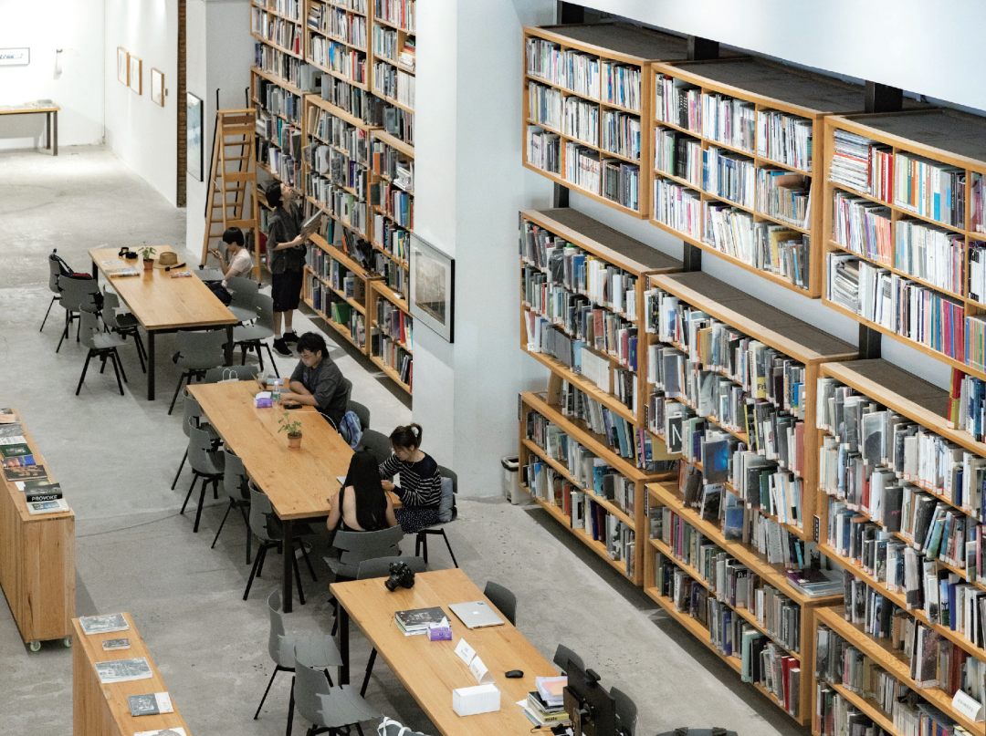 2024年8月3日,福建厦门,三影堂摄影艺术中心的图书馆/施泽科 摄